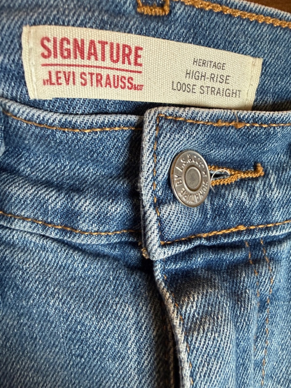 Signature by Levi Strauss Straight-Leg Light Blue Cargo Jeans. Size 6 - Picture 2 of 11